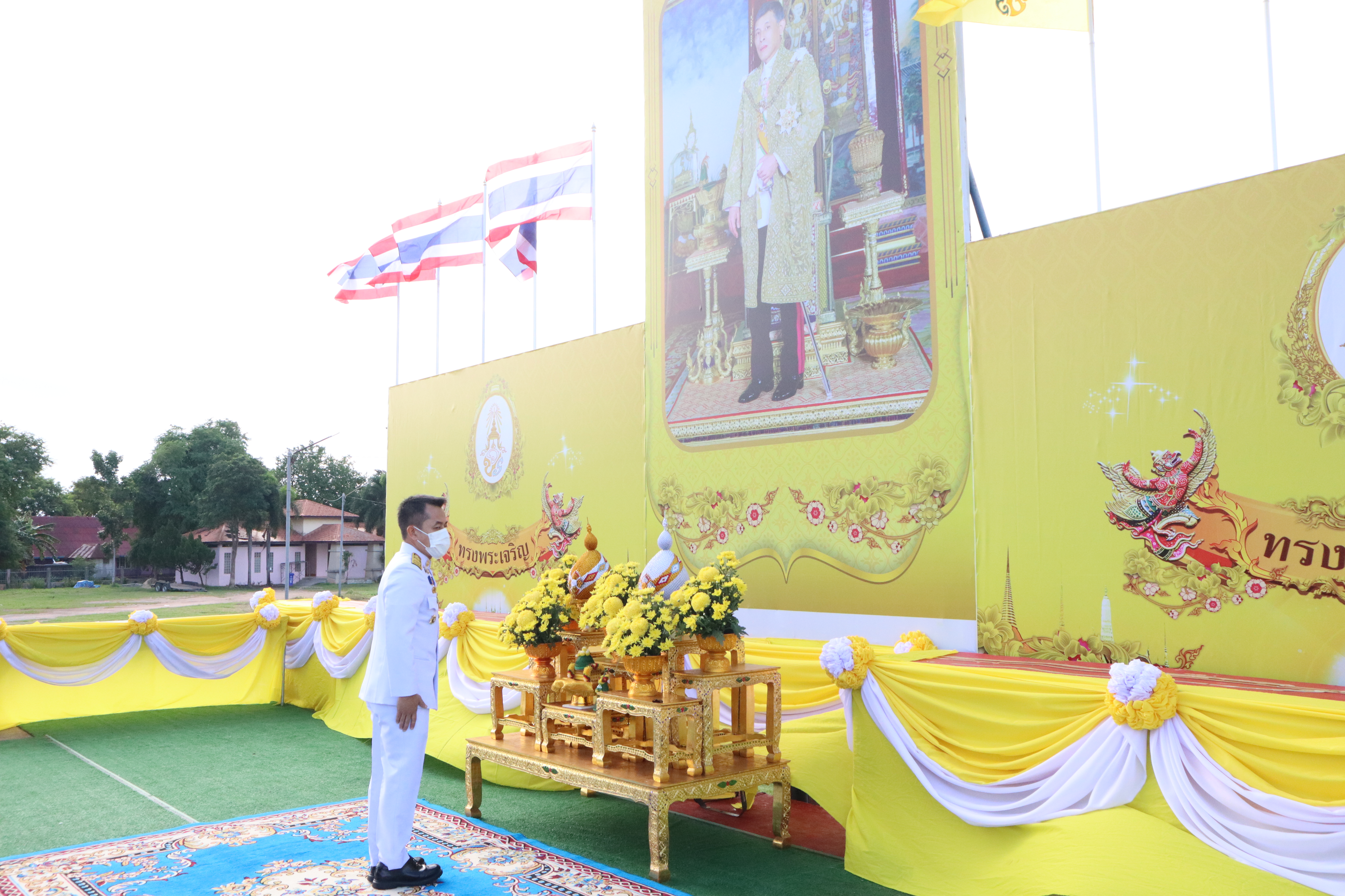 พิธีทำบุญตักบาตรถวายเป็นพระราชกุศล