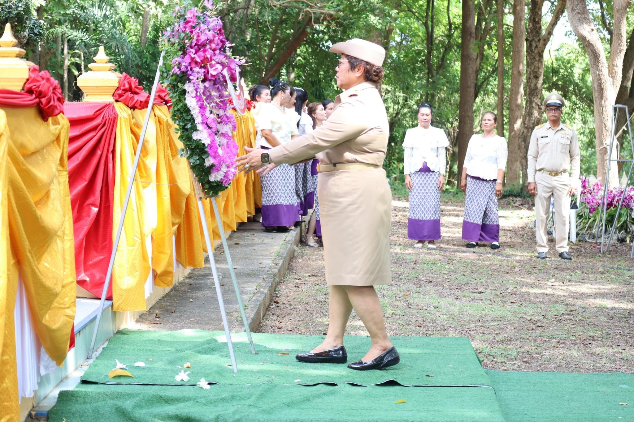 พิธีวางพวงมาลาสักการะอนุสาวรีย์พระเจ้าวรวงศ์เธอ พระองค์เจ้าวิภาวดีรังสิต และพิธีบำเพ็ญกุศลวันบุญสารทเดือนสิบ