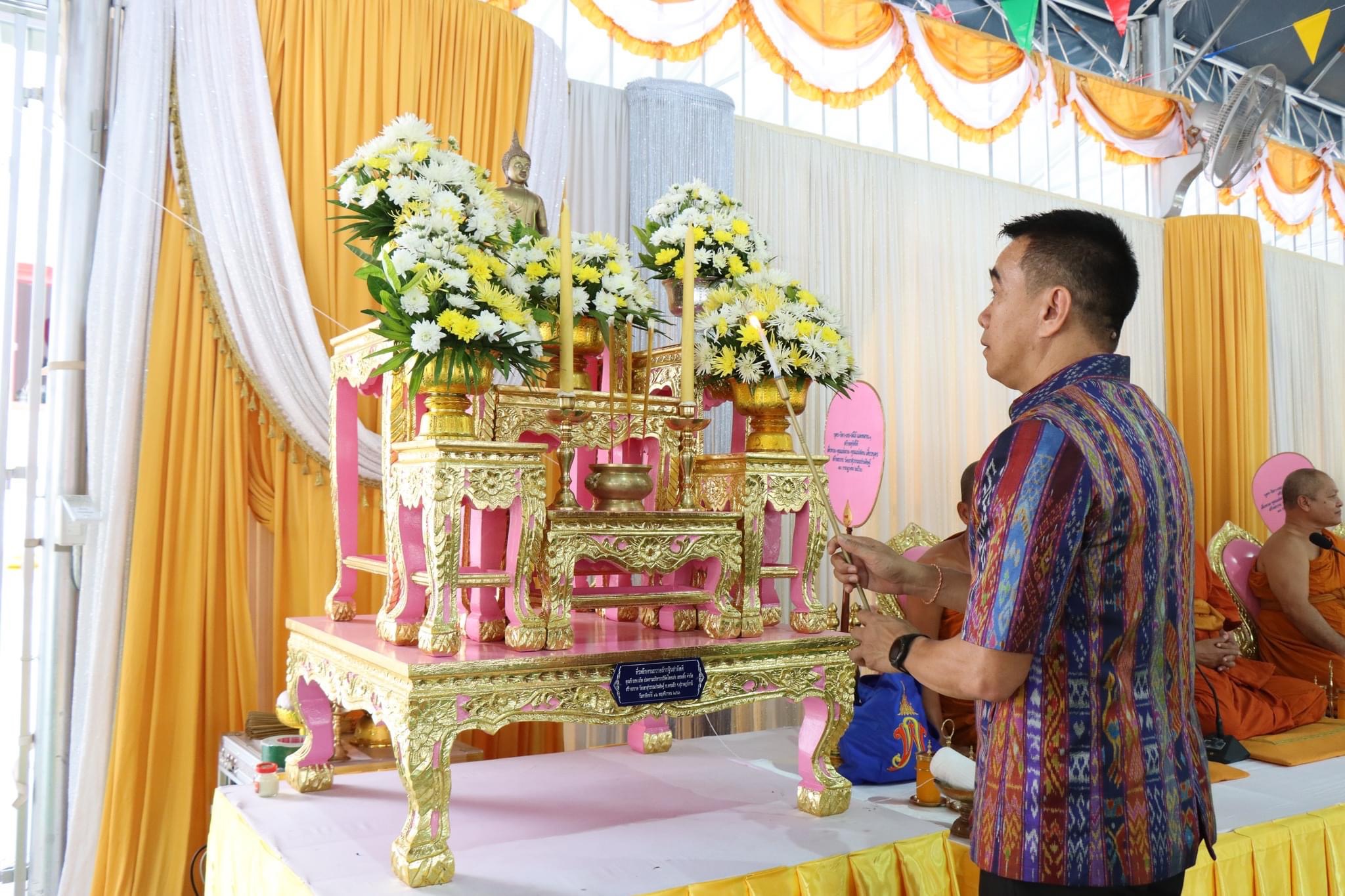 พิธีบำเพ็ญกุศลเนื่องในวันคล้ายวันมรณภาพพระกิตติมงคลพิพัฒน์และทอดผ้าป่าสามัคคี ณ มณฑลพิธี หน้ามณฑปพ่อหลวงจ้อย