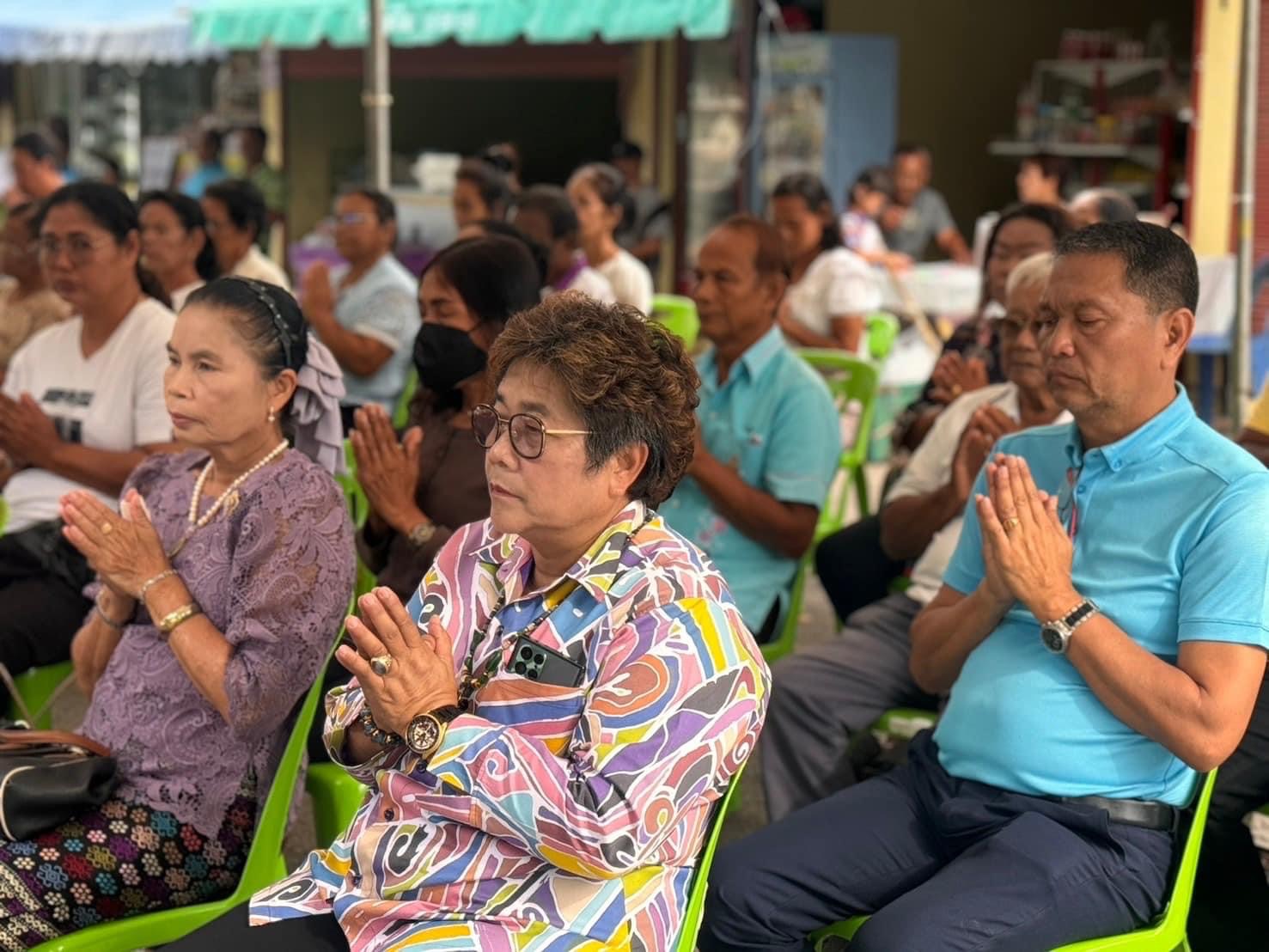 ร่วมสืบสานประเพณีตักบาตรเทโวและชักพุ่มผ้าป่าสามัคคี