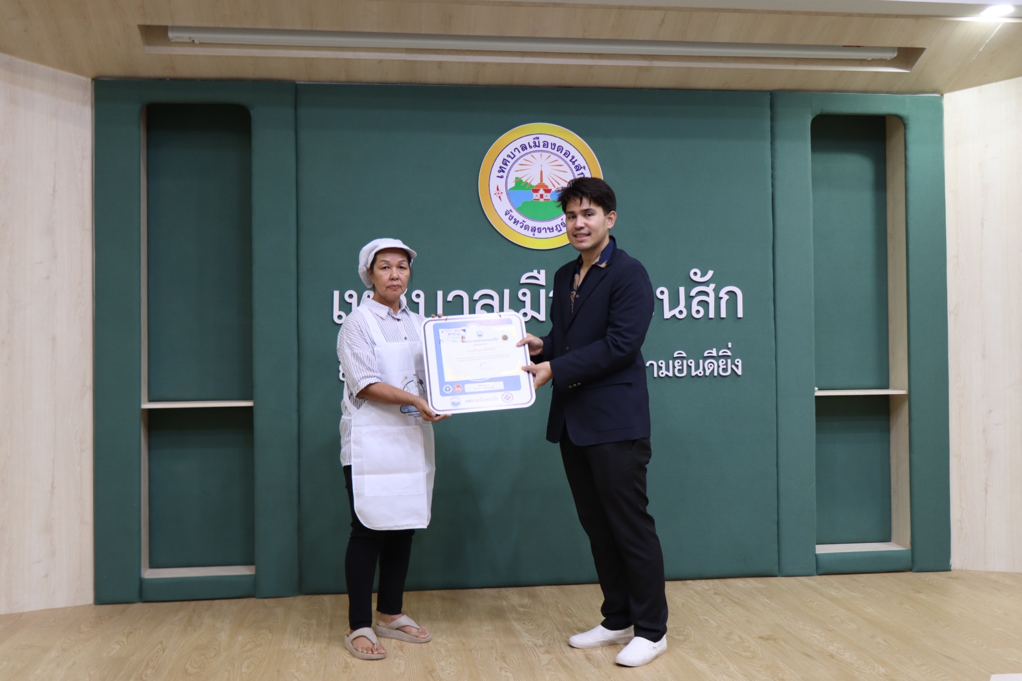 เทศบาลเมืองดอนสัก เปิดโครงการยกระดับมาตรฐานสุขาภิบาลอาหารฯ สร้างความปลอดภัยให้ผู้บริโภค