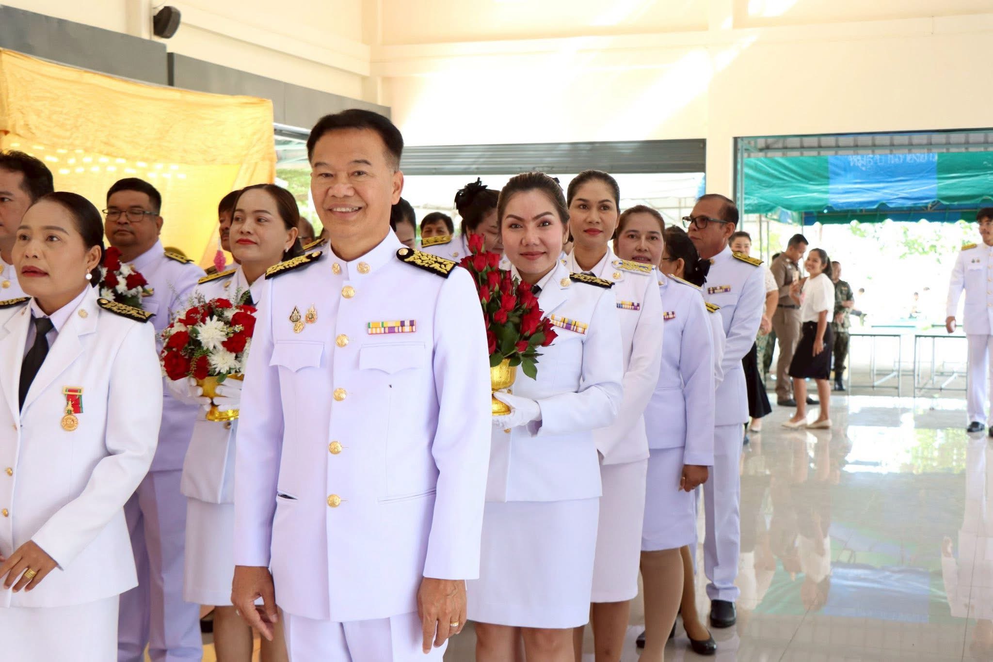 พิธีวางพานพุ่มดอกไม้ถวายราชสักการะ แด่พระบาทสมเด็จพระปรเมนทรมหาอานันทมหิดลพระอัฐมรามาธิบดินทร พระมหากษัตริย์รัชกาลที่ 8