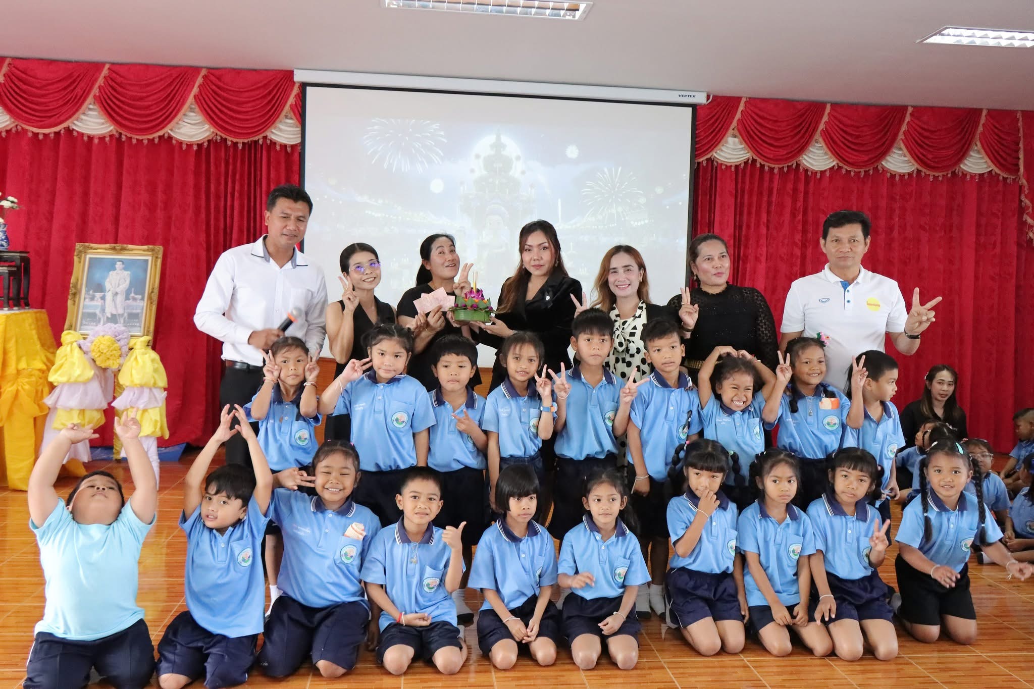 เทศบาลเมืองดอนสัก ส่งเสริมเยาวชน "รักษ์โลก" ร่วมประดิษฐ์กระทงจากธรรมชาติ