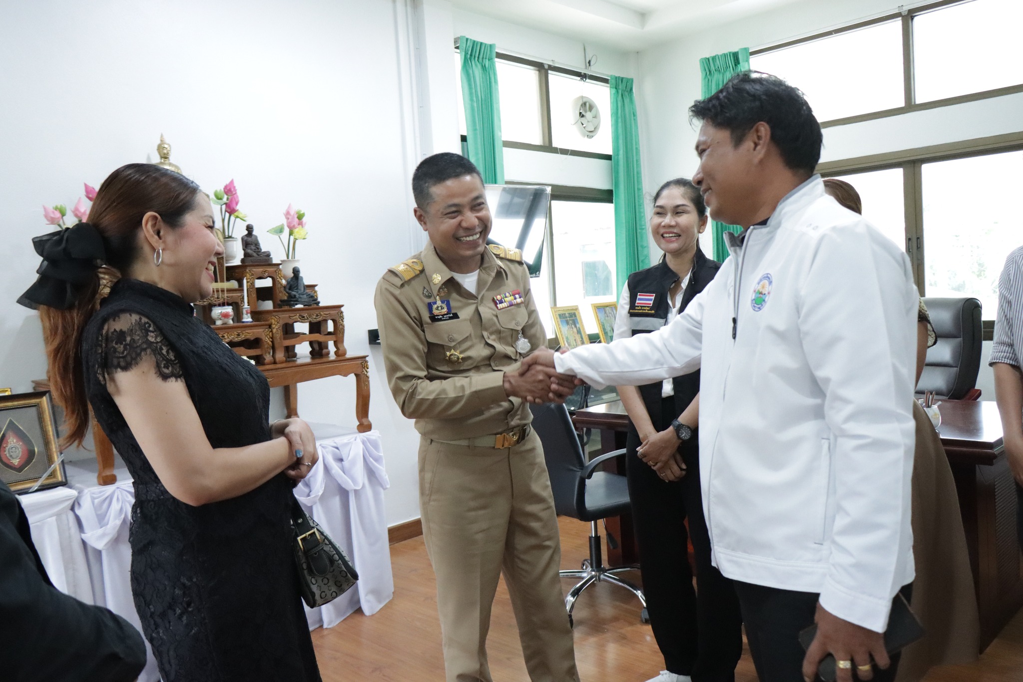 เทศบาลเมืองดอนสักร่วมต้อนรับนายชาญชัย แสงสวัสดิ์ เนื่องในโอกาสโอนย้ายมาดำรงตำแหน่งนายอำเภอดอนสัก