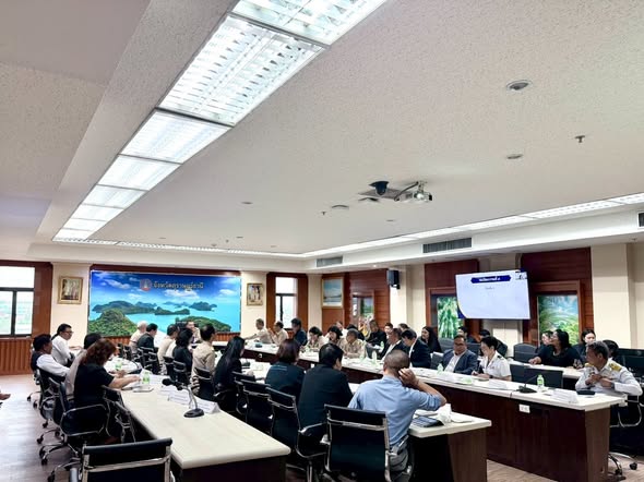 นายกเทศมนตรีเมืองดอนสัก เข้าร่วมประชุม ก.บ.จ. สุราษฎร์ธานี ขับเคลื่อนแผนงานงบประมาณจังหวัด