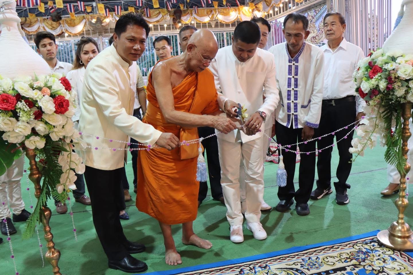 พิธีเปิดงานประเพณี แห่ผ้าขึ้นพระธาตุ ปิดทองสรงน้ำรูปเหมือน หลวงพ่อจ้อย