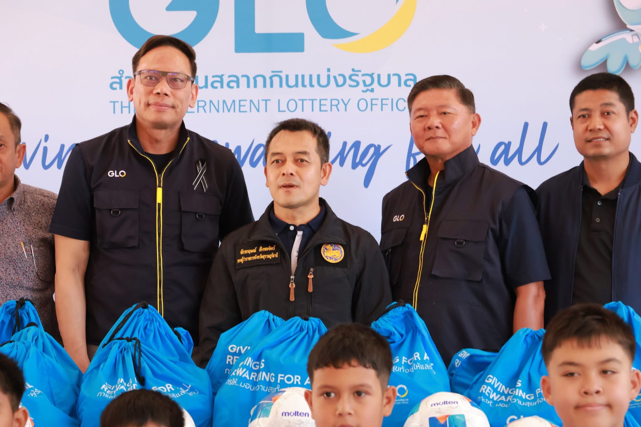สำนักงานสลากฯ ลงพื้นที่สุราษฎร์ธานี จัดกิจกรรม CSR ปันสุขสู่ชุมชน ณ โรงเรียนเทศบาลเมืองดอนสัก 1 (วัดท้องอ่าว)