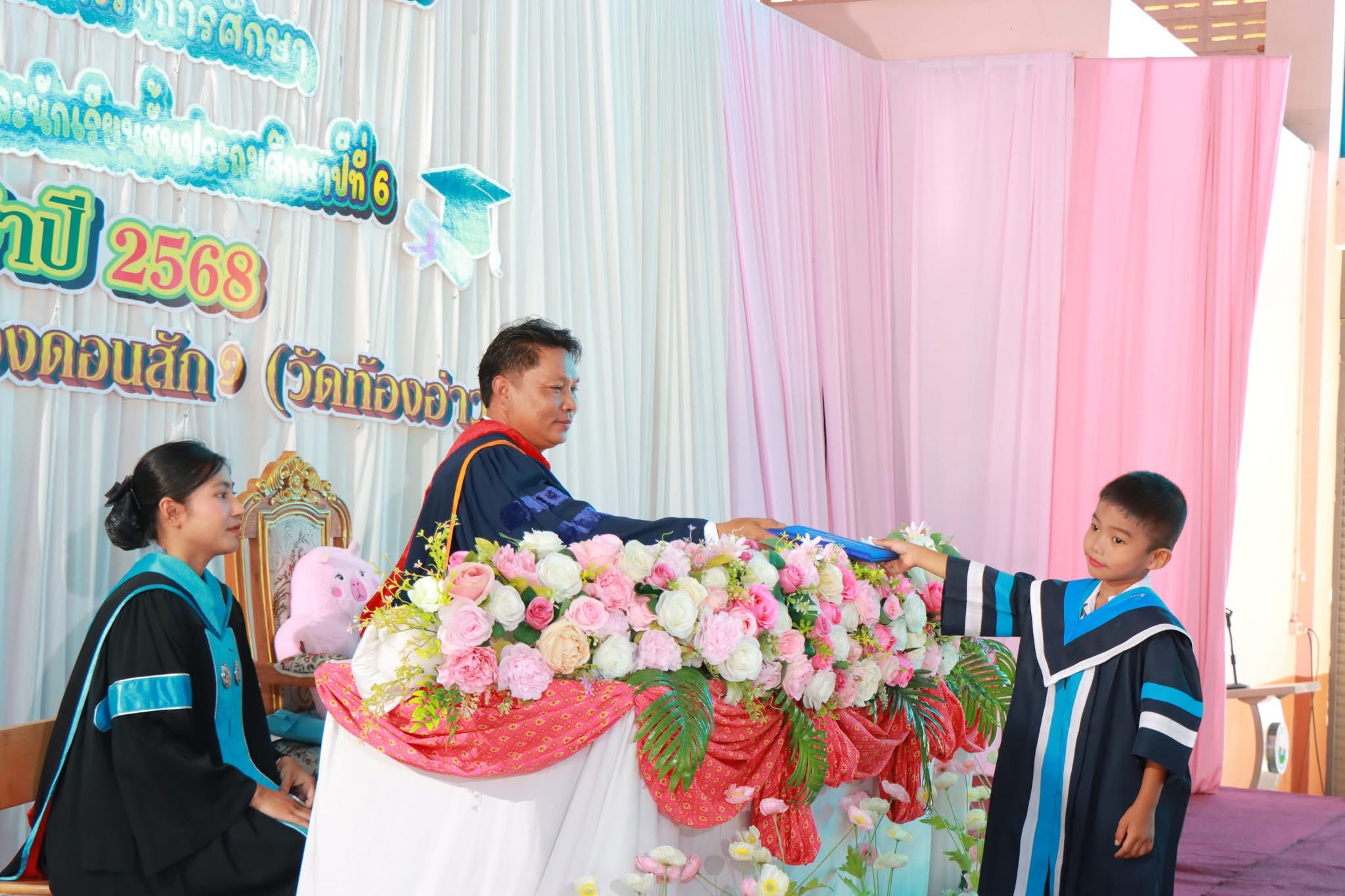 เทศบาลเมืองดอนสัก จัดพิธีมอบวุฒิบัตรฯ โรงเรียนเทศบาลเมืองดอนสัก 1 (วัดท้องอ่าว)