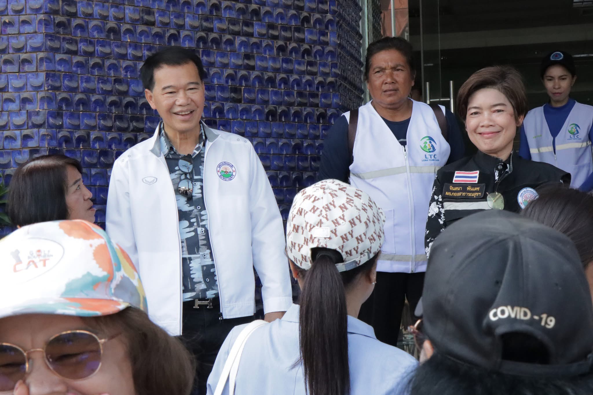 เทศบาลเมืองดอนสักดูแลกลุ่มเปราะบาง ส่งมอบผ้าอ้อมผู้ใหญ่ เสริมสร้างสุขภาวะผู้มีภาวะพึ่งพิง