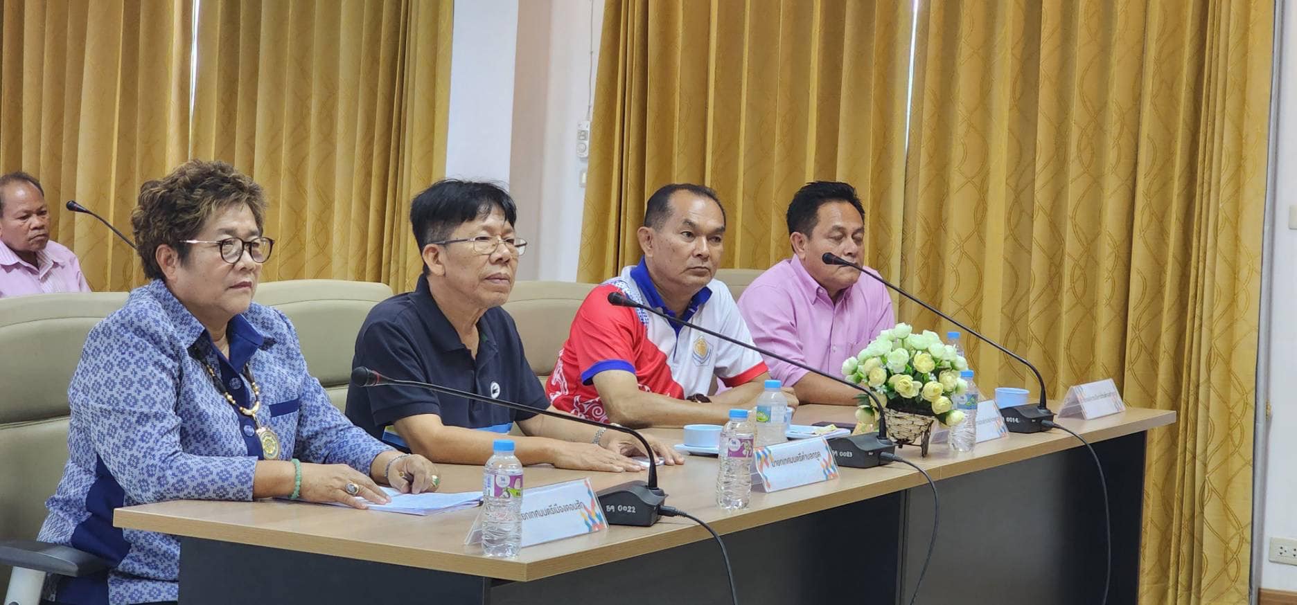 ประชุมเพื่อรับฟังปัญหา อุปสรรคและวิธีการบริหารจัดการด้านสิ่งแวดล้อมและด้านสวัสดิการสังคม